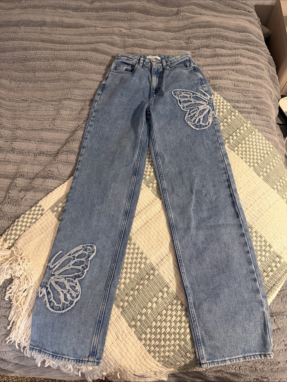 Women’s Pacsun butterfly jeans 🦋